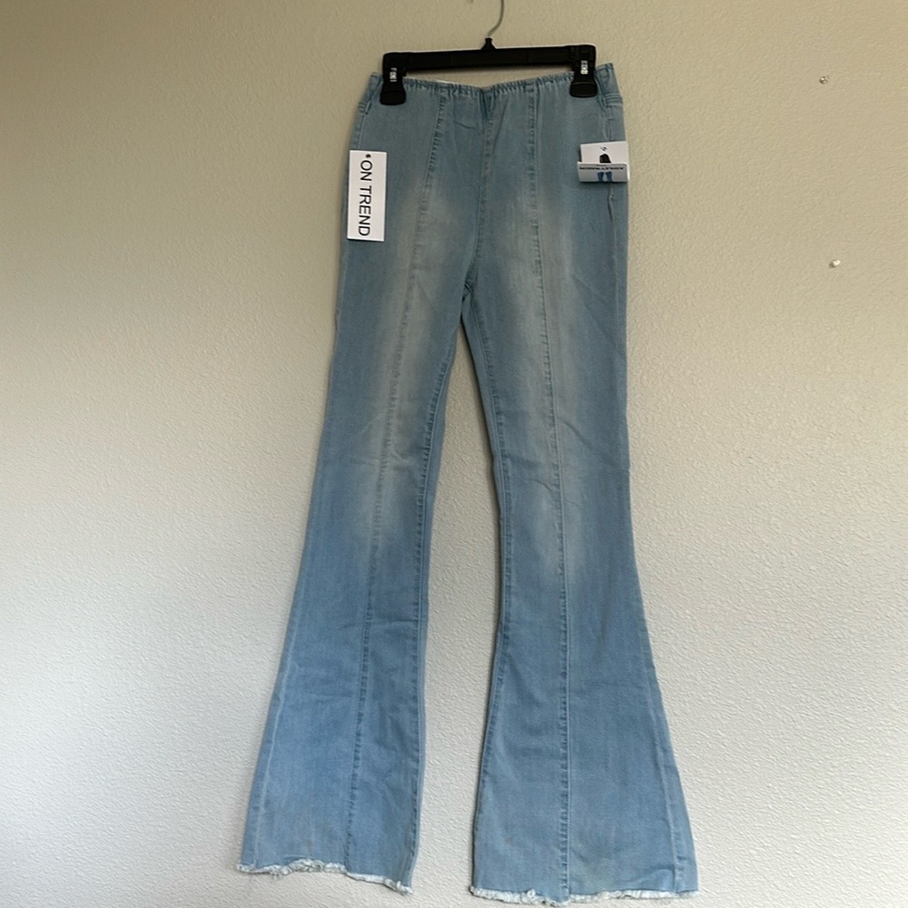 Ashley Mason Jeans women’s pull on faded fray hem flare center top stitch size 5 - Picture 2 of 12